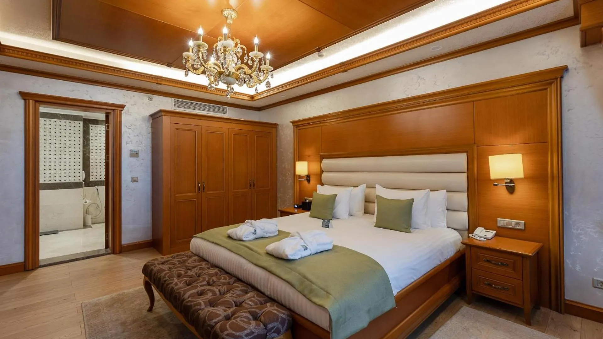 *****  Отель Divan Suites Батуми Грузия