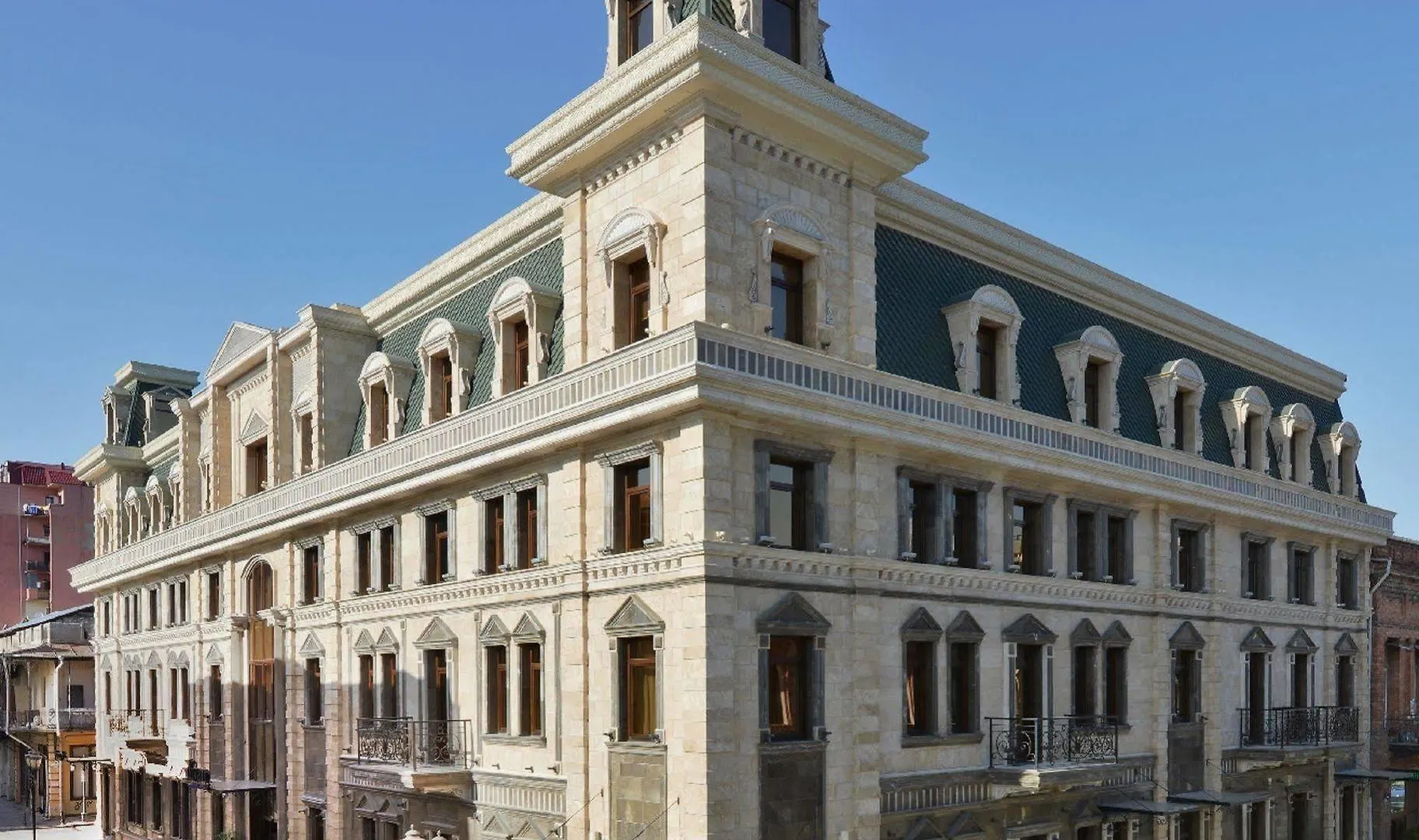 Отель Divan Suites Батуми 5*,